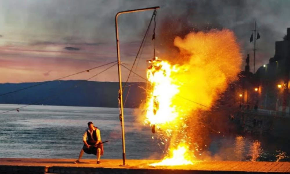 Έκαψαν και φέτος τον Ιούδα σε πολλές περιοχές της Κρήτης